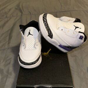 $30 dollars Retro 3 Jordan size 5C